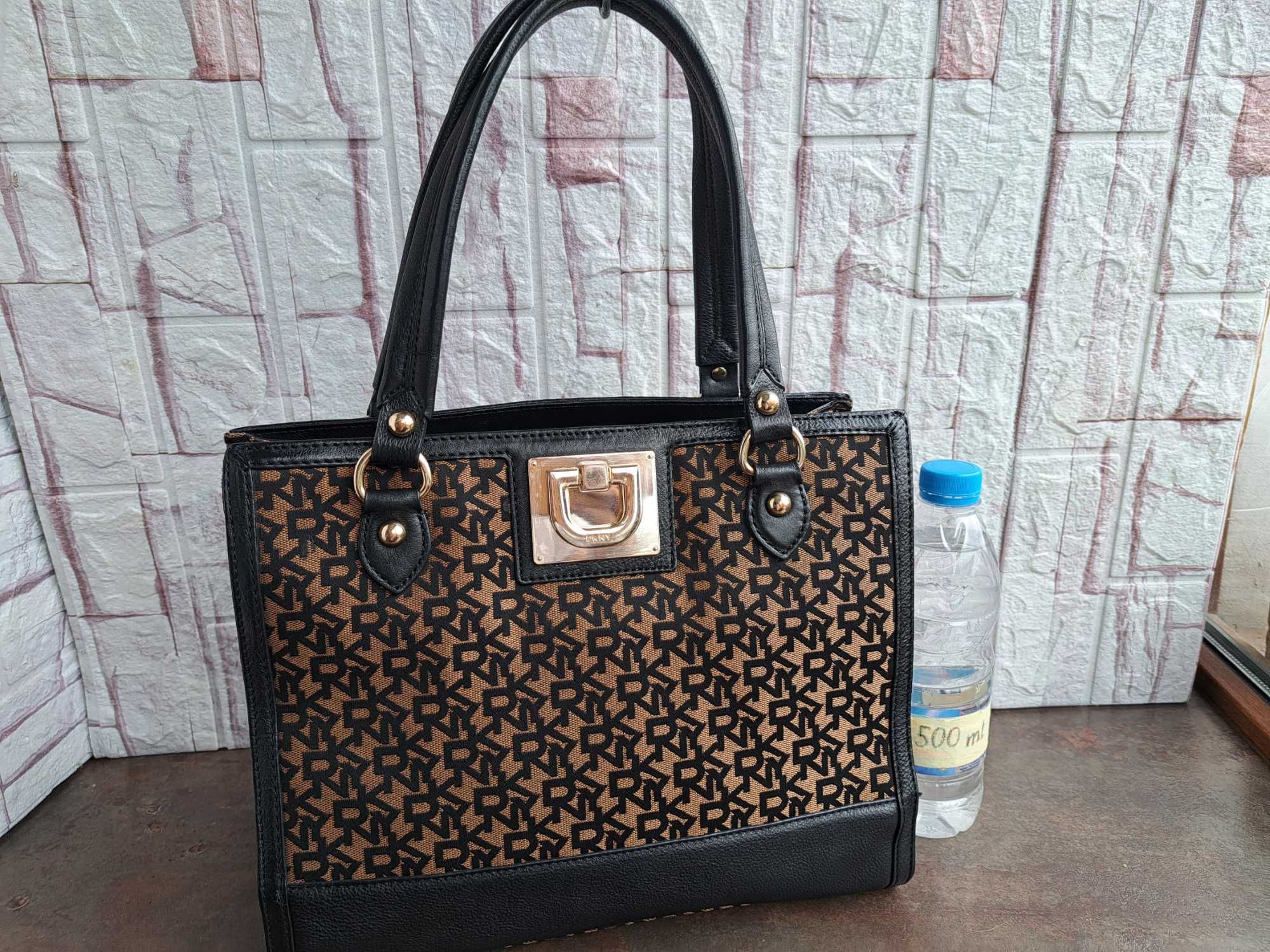 дамска чанта,DKNY,черна Дона Карън
- естествена кожа