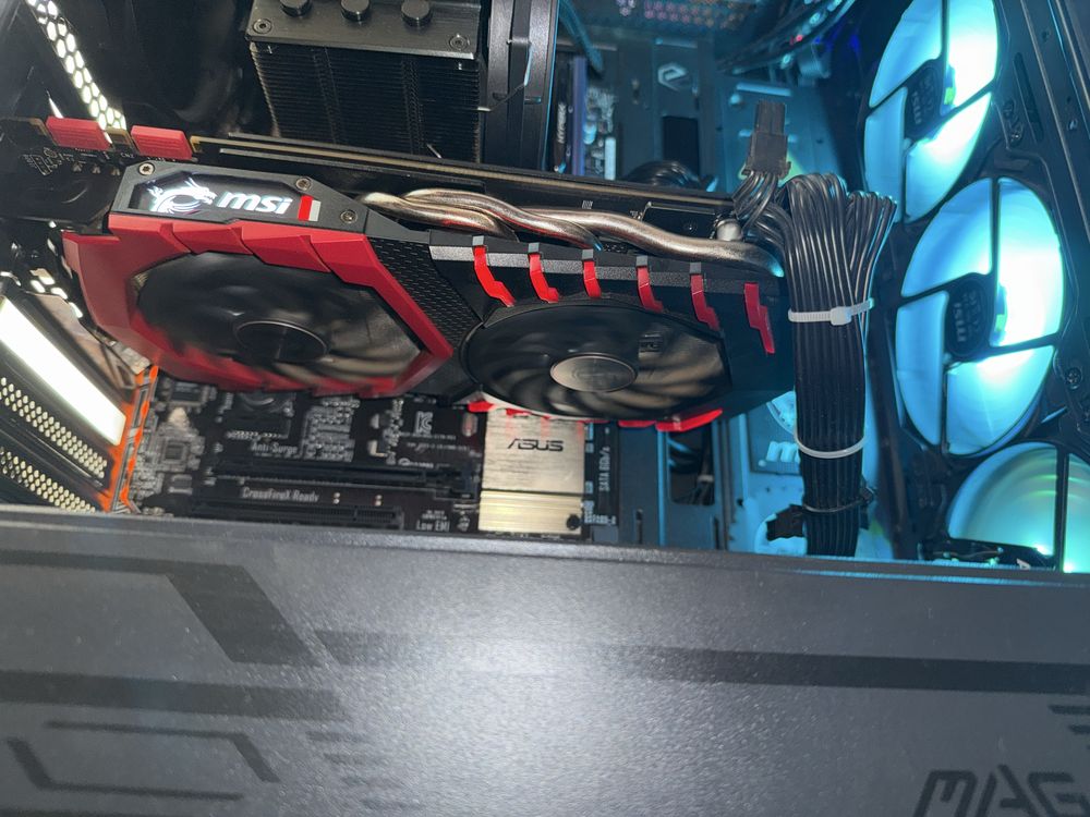 Pc intel i5 6600k, 16gb ram ddr3 , Nvidia GTX 1070 8gb, ssd nvme 500gb