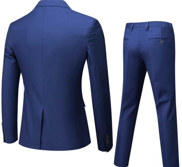 Чисто нов костюм от 3 части