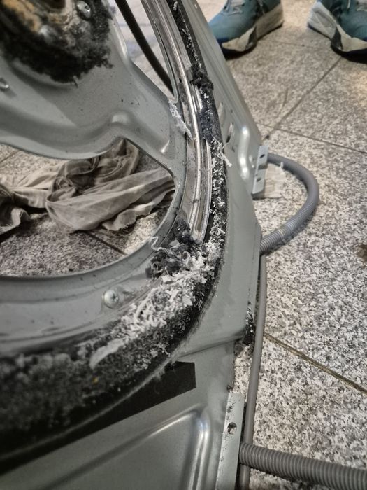 Reparăm.Curățăm și Igienizăm Uscător de Rufe