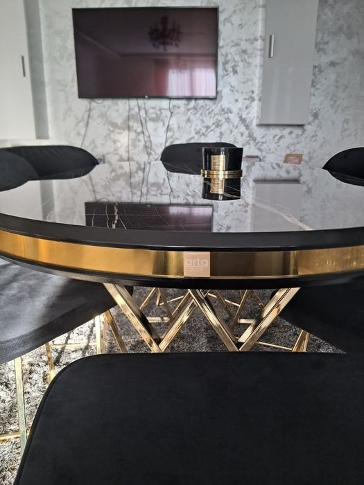 Vând masa cu 6 scaune