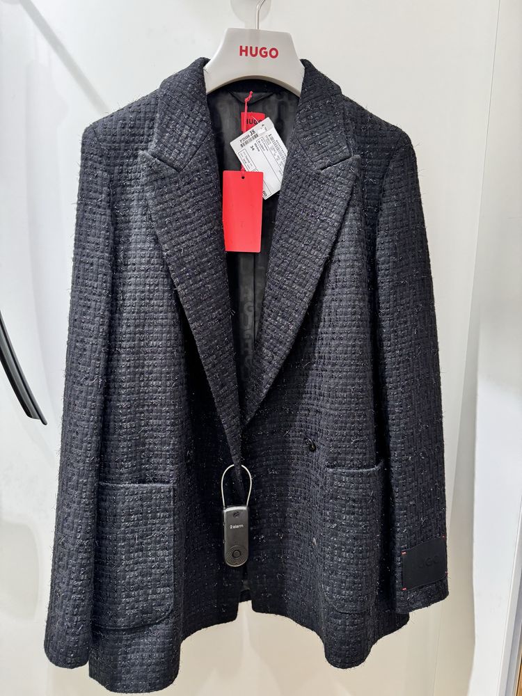 Sacou Hugo Boss de la 1500 lei la 900 lei
