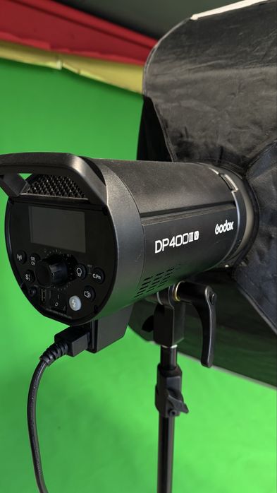 Продам студийный источник освещения Godox