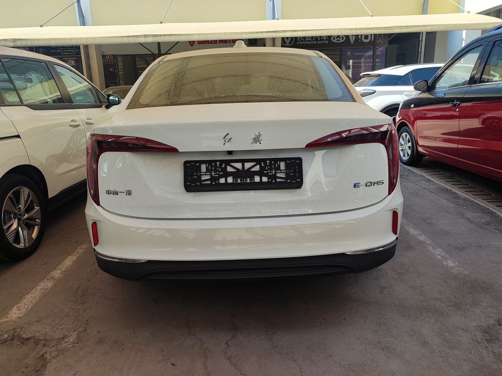 Хонджи ( Hongqi ) EQ-M5 с гарантией