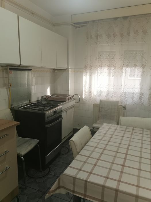 Inchiriez apartament cu 3 camere in Lugoj