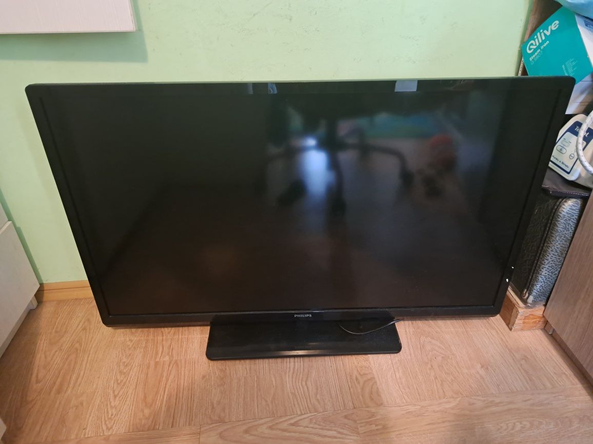 Televizor philips , vand urgent