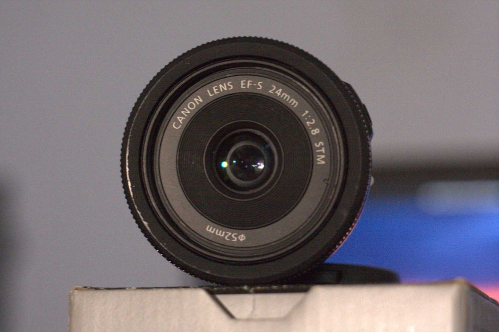 Обектив Canon EF-S 24mm f/2.8 STM