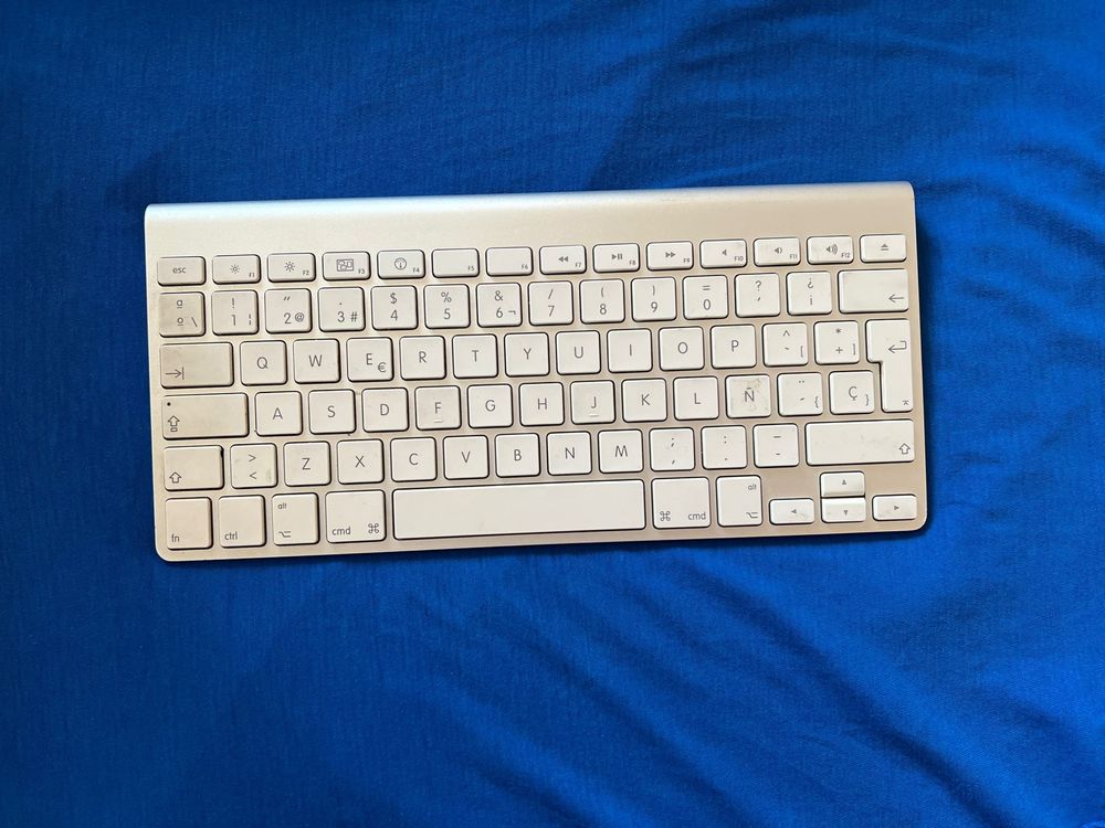 Vand sau schimb tastatura apple wi fi/bluetooth