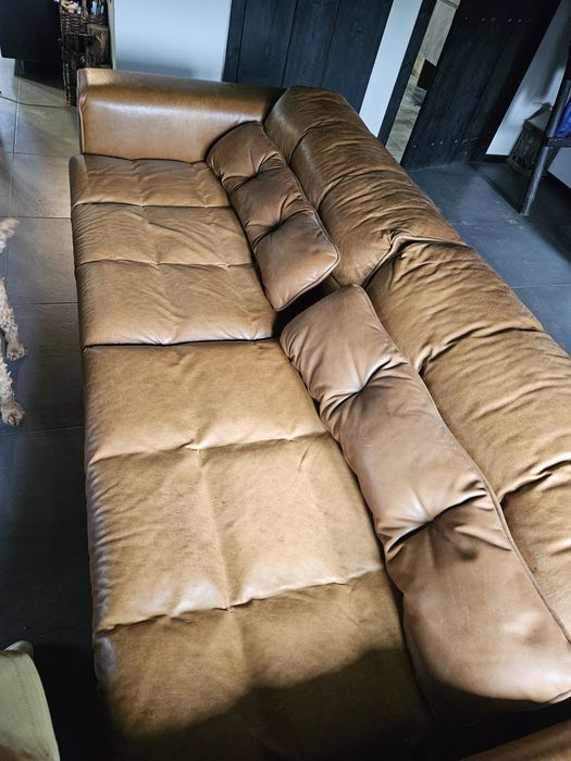 Запазен кожен диван