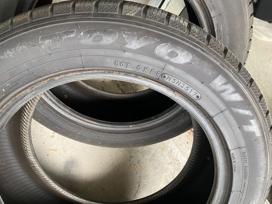 Гуми 215/60/17 Toyo зимни