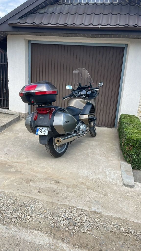 Honda Deauville NT 700 V
