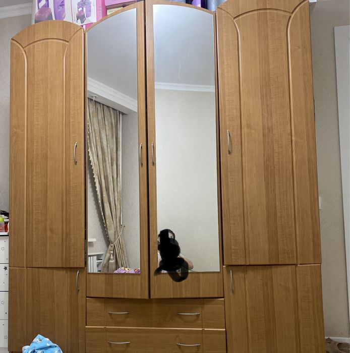 Продаю шкаф 4 дверная