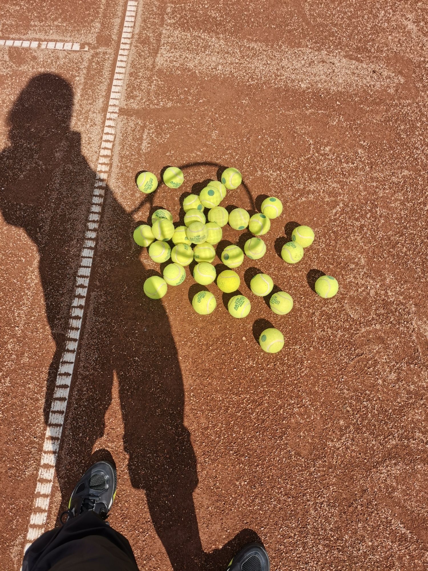 Antrenoare de tenis calificată ofer lecții de TENIS