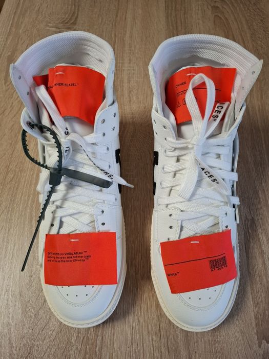 Off white 3.0 . 680 RON