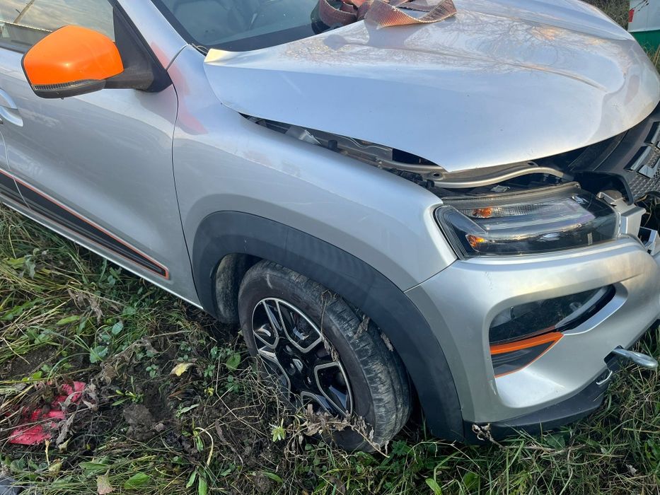 Vând piese Dacia Spring/Sandero 2022  avariată.