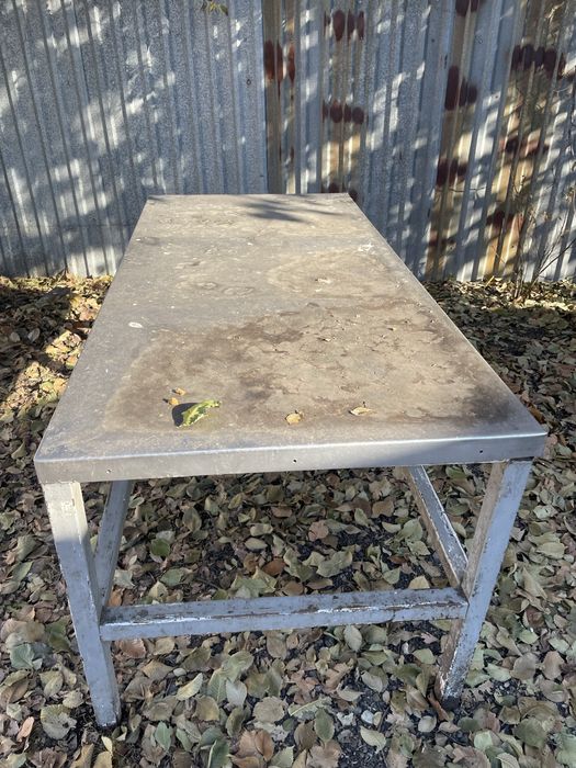 Железный стол для чеха для кухни