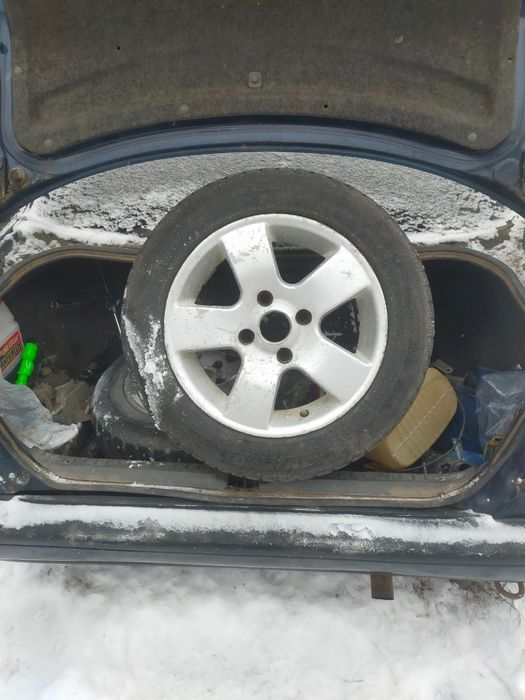 Колеса  б/у на дисках.  3 шт.