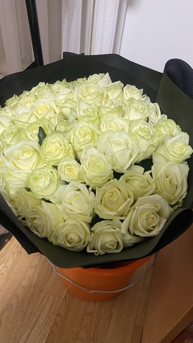 Продаю белые розы, свежие