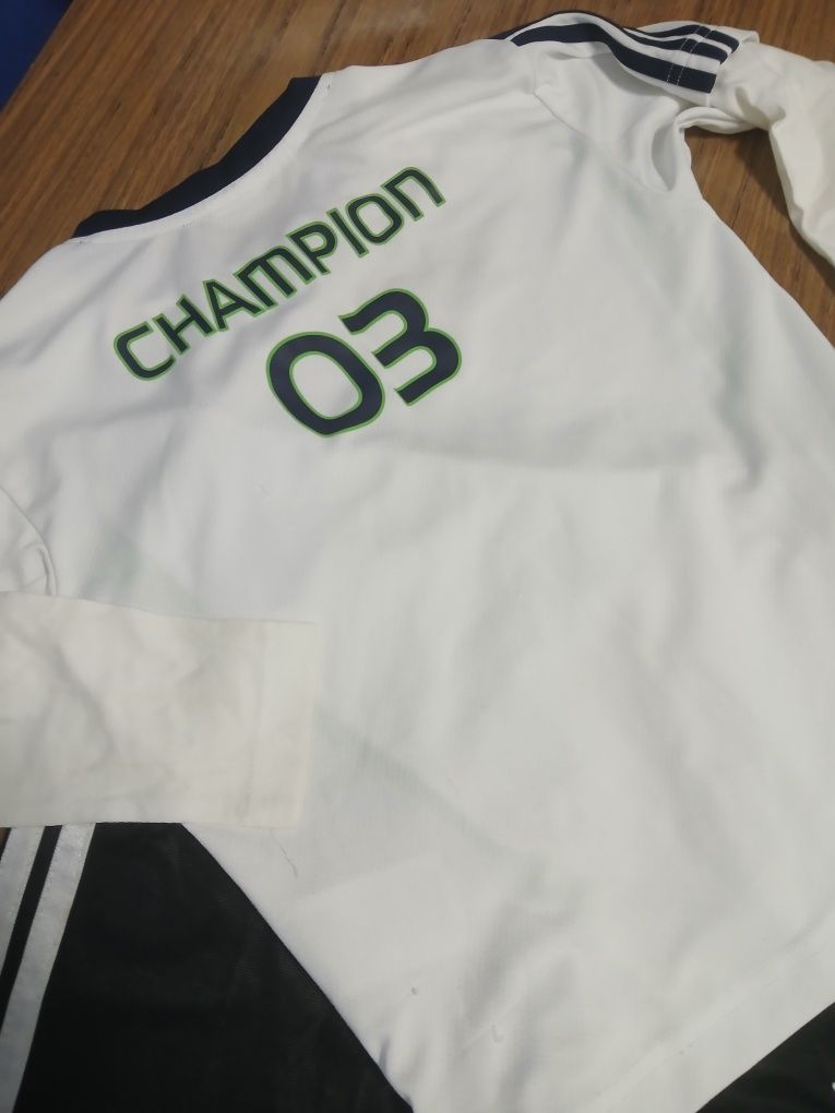 Оригинални Adidas:долнище и блуза.