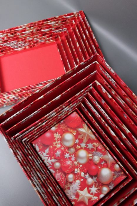 Набор подарочных коробок с новогодним дизайном