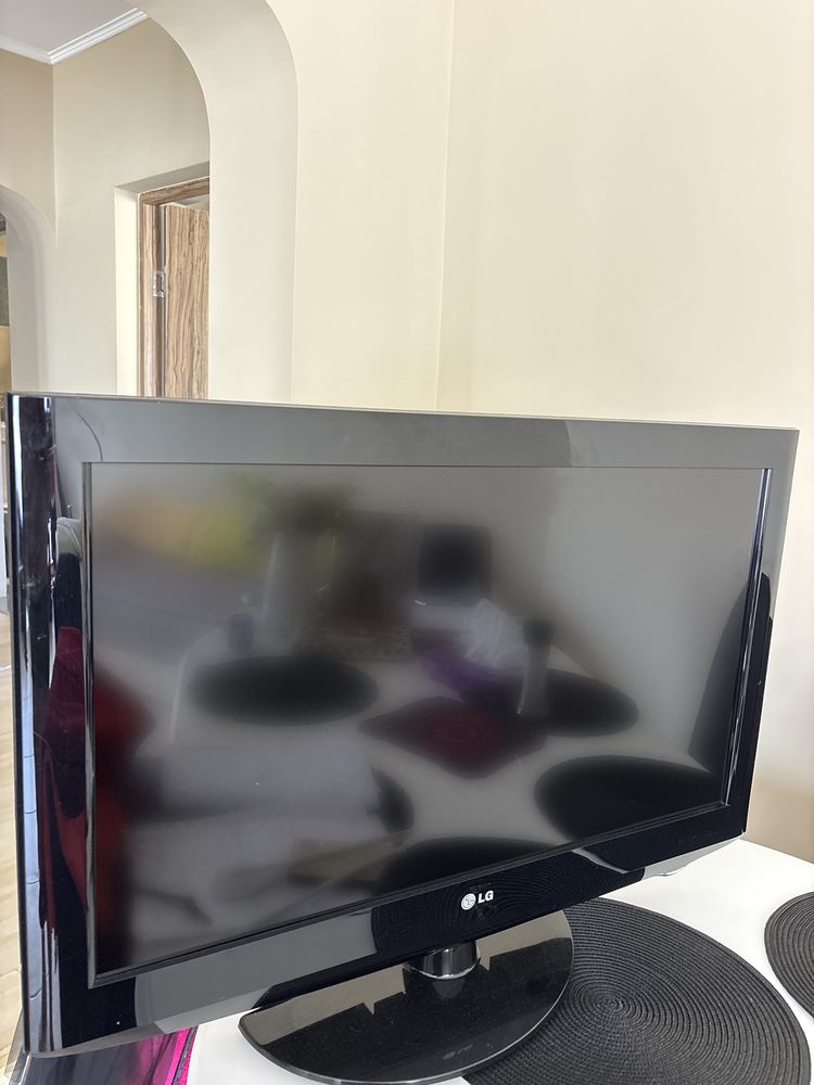 Tv  LCD  LG  81cm …