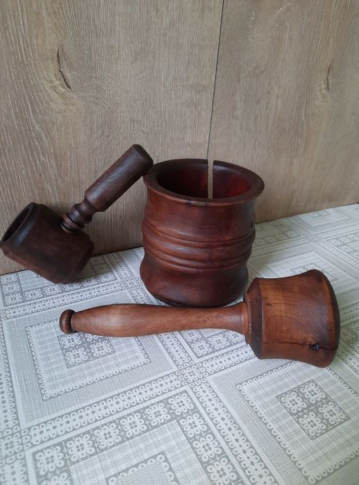 Mojar mare din lemn si spargator de nuci