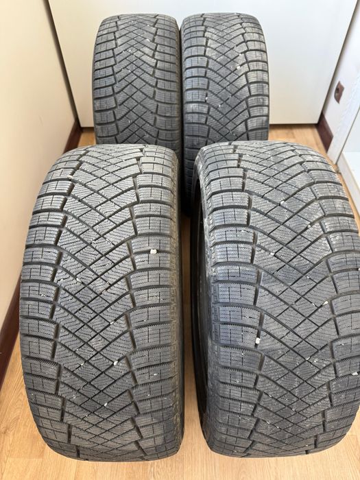 Продам практически новые зимние шины Pirelli ice Zero 255/45R20