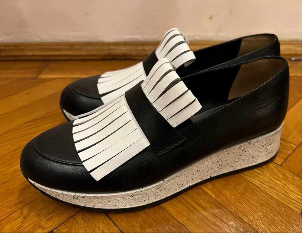 Pantofi Musette negru alb piele impecabil M37