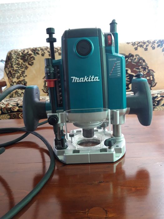 Ручной фрезер Makita