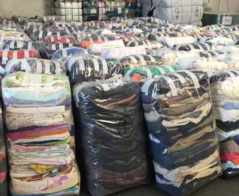 Високо качество дрехи на едро от затворил магазин