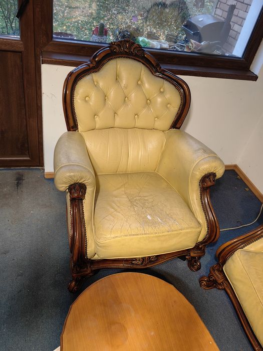 Продавам стари италиански мебели