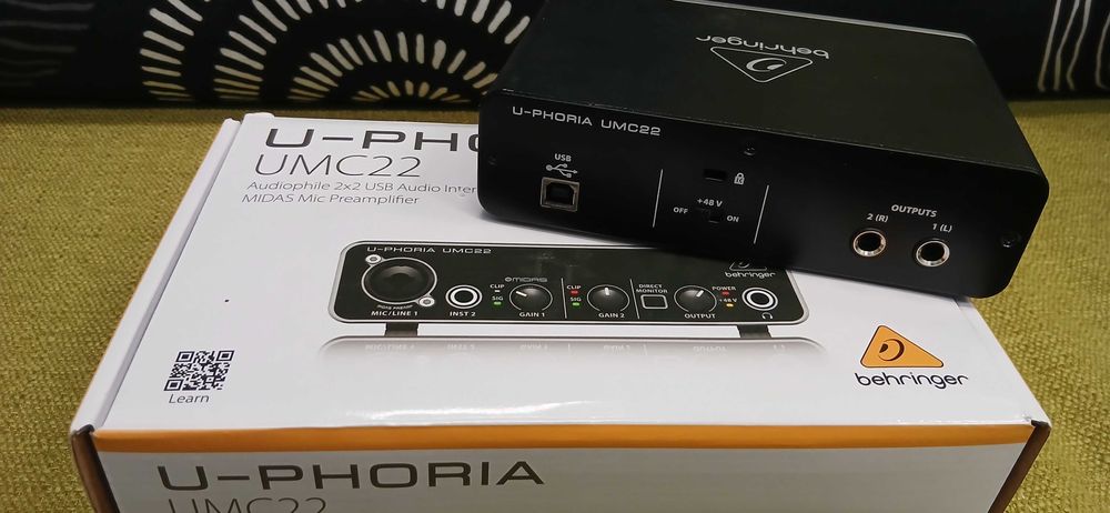 Звукова карта Behringer UMC22