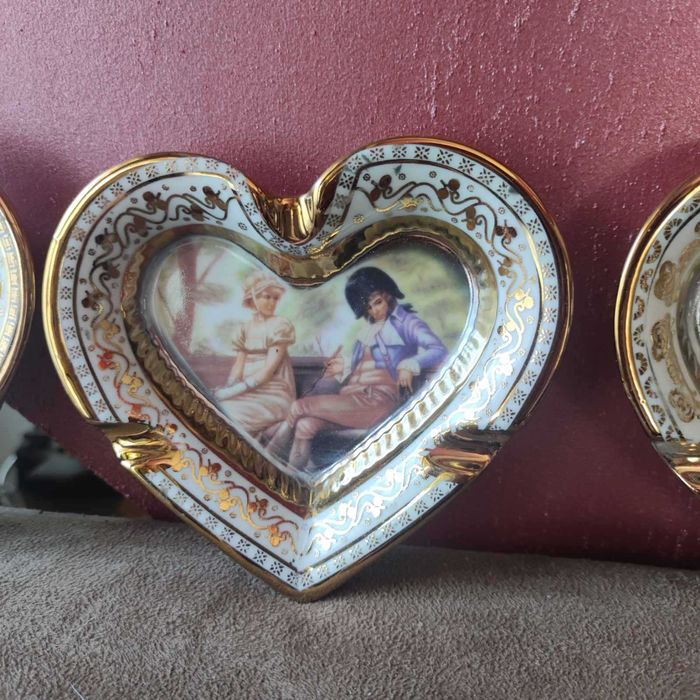 Порцеланови пепелници, салфетници и солници