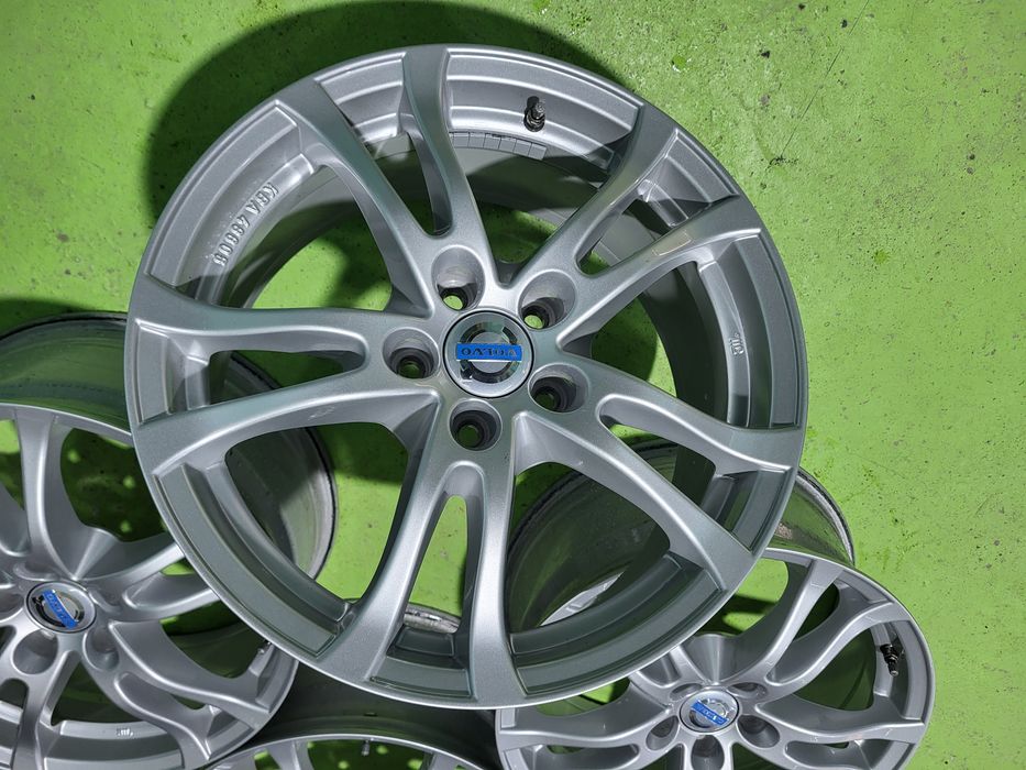 17 5x108 Volvo лети джанти 5х108