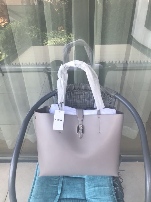 FURLA SOFIA TOTE XL.100%оригинал.Със сериен номер,етикети,всичко