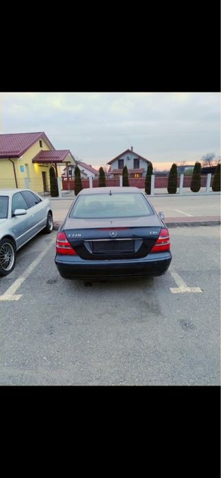 Mercedes-Benz E220