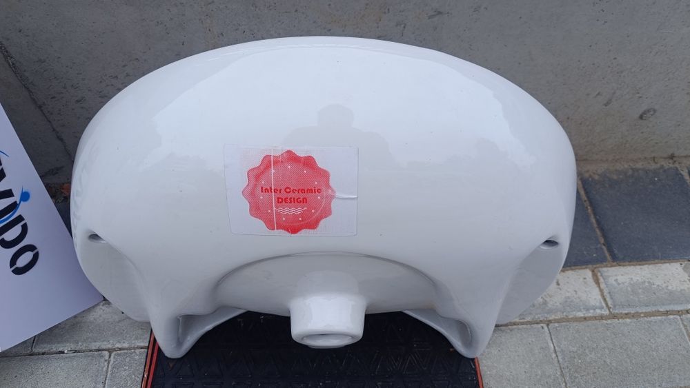 Керамична мивка с овална форма - чисто нова