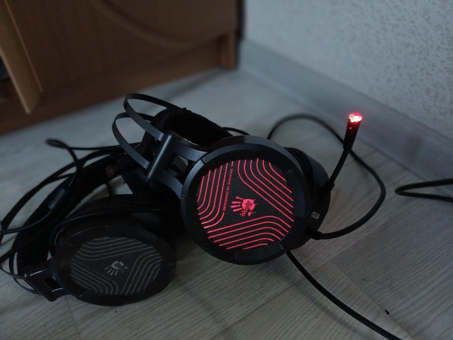 Продаётся наушники bloody