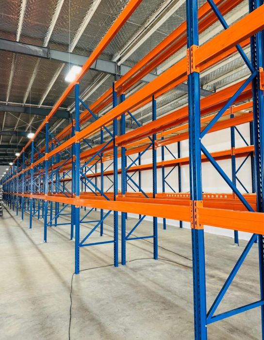 Rafturi metalice in stoc