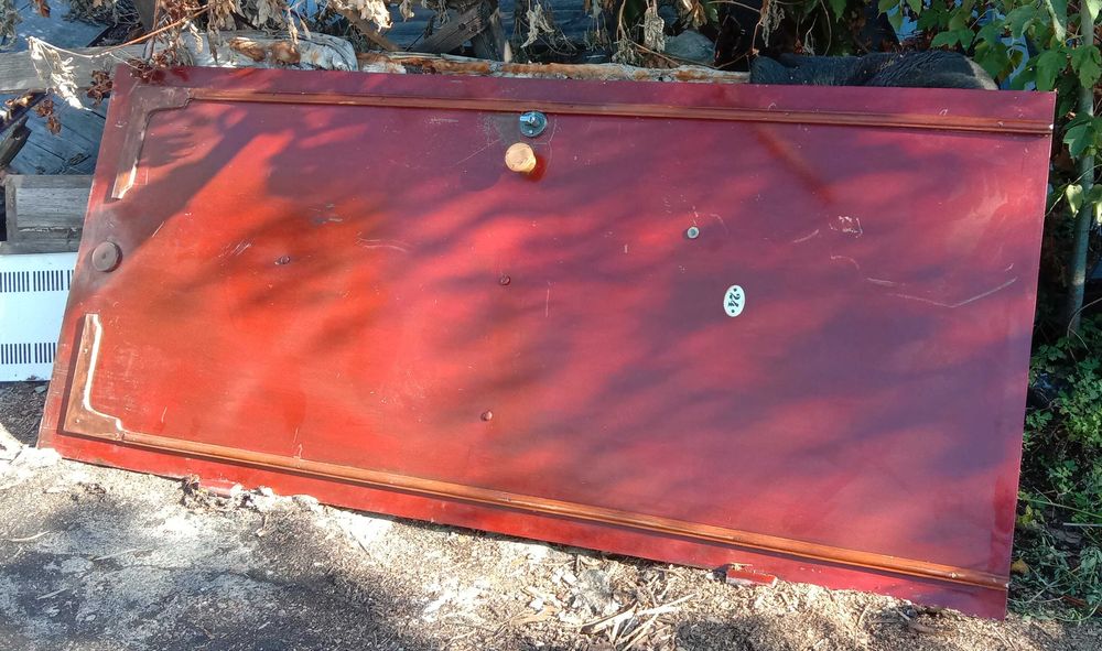 Железные двери с рамой