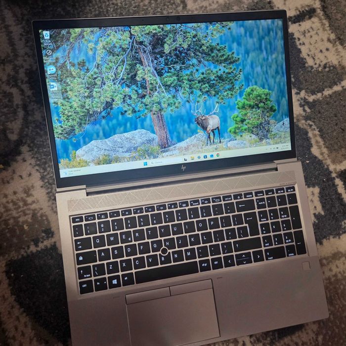 Vând laptop HP ultrabook 15" ca nou