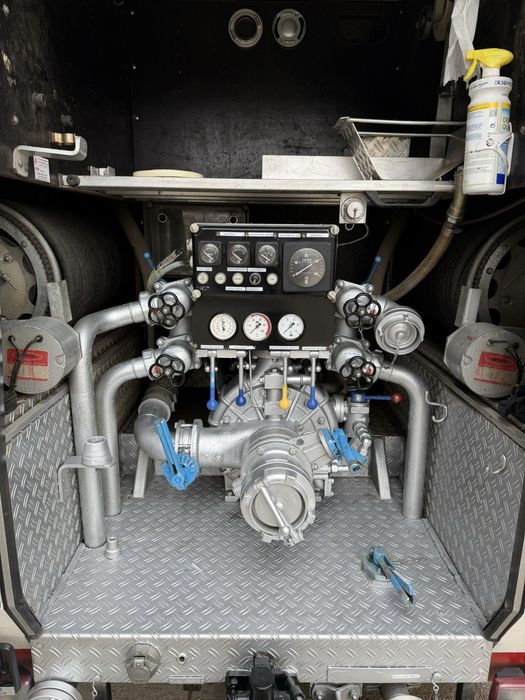 Masina de pompieri Mercedes Benz, inmatriculata si echipata, 2000 L