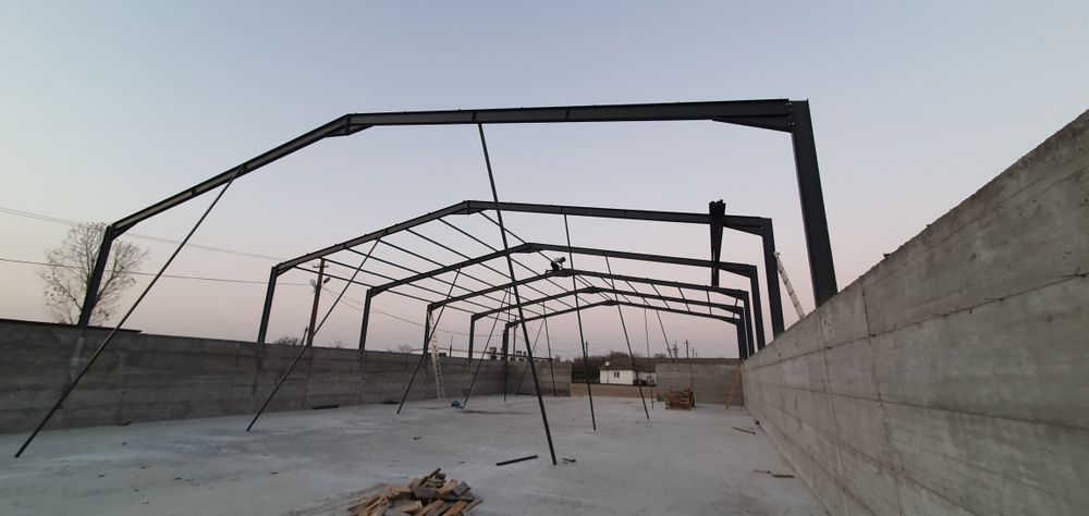 Vand hale metalice la cele mai bune preturi