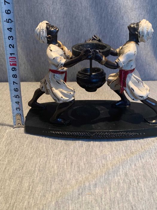 стара статуетка фигури