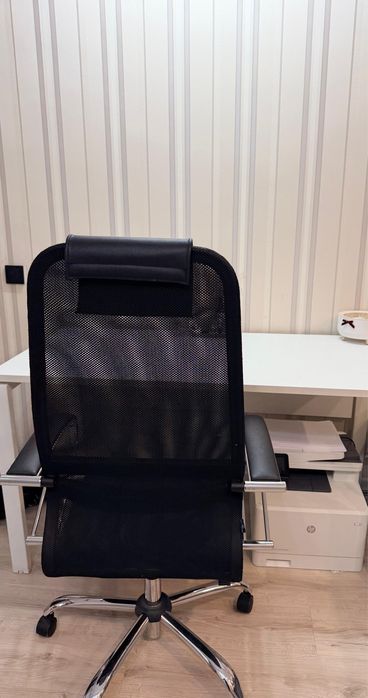 Компьютерный стол с креслом