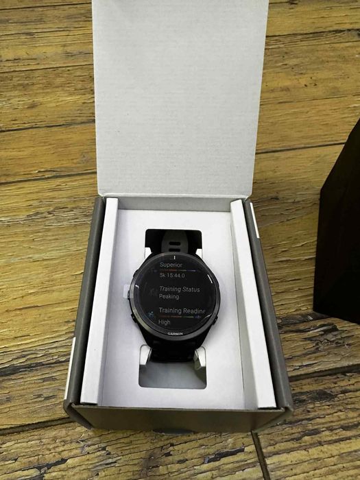 Чисто нов Garmin Forerunner 965