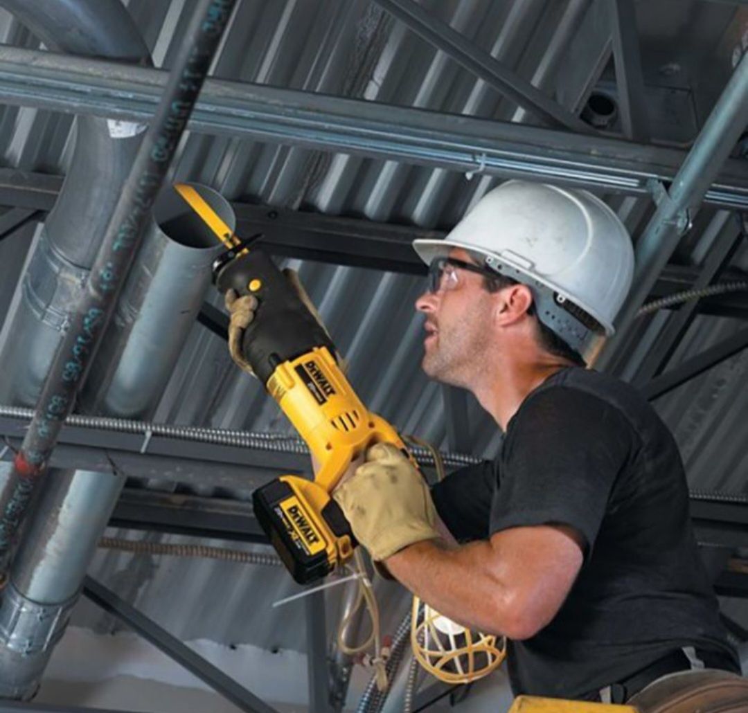 Саблен трион Dewalt DCS380N/18V