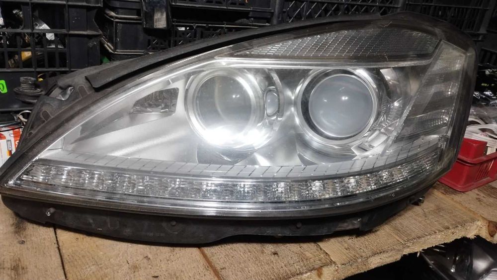 Фар фейсов ляв за Mercedes - Benz S-class W221 и запалки за фар