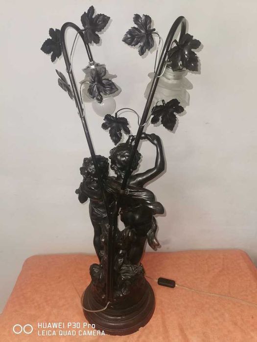 Statuie veioza cu doua brate