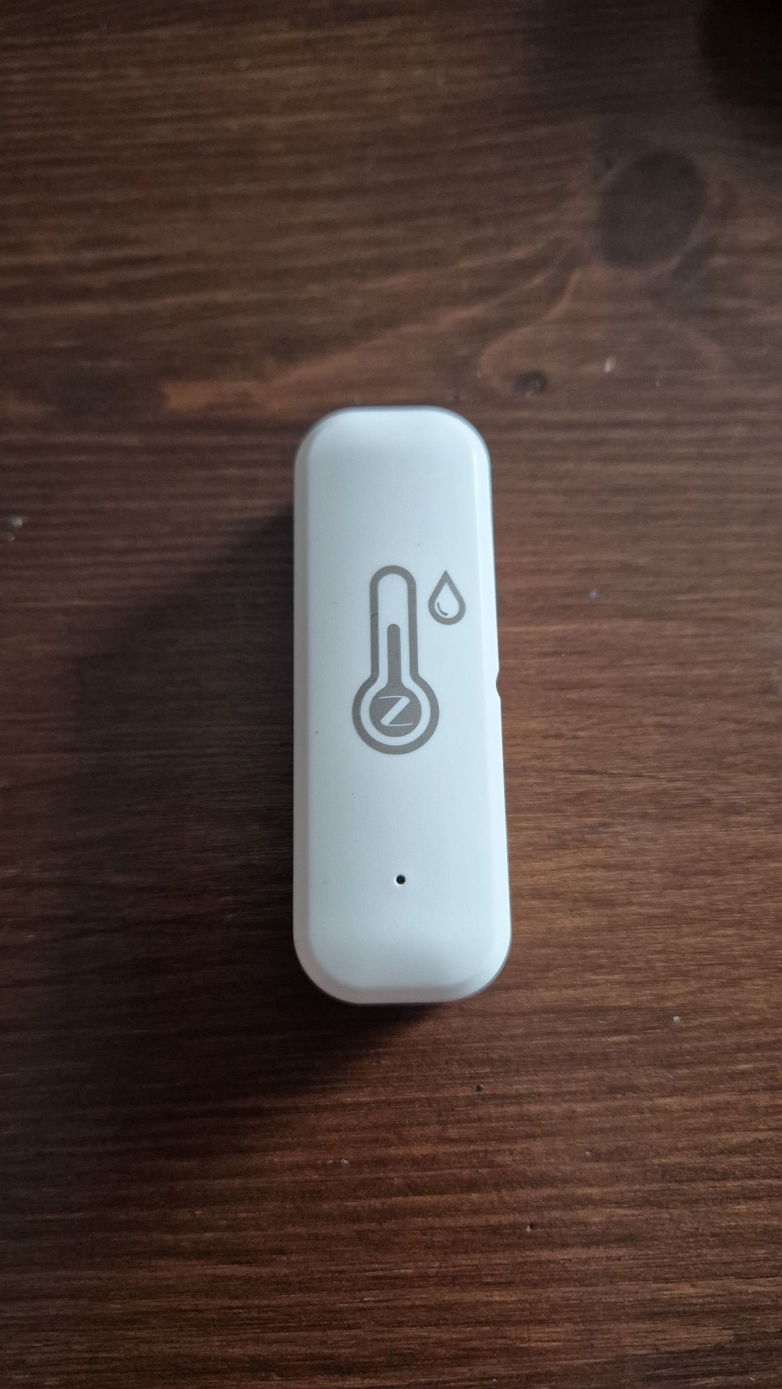Продавам Tuya Zigbee Wi-Fi Сензор  за температура и влажност 

работи